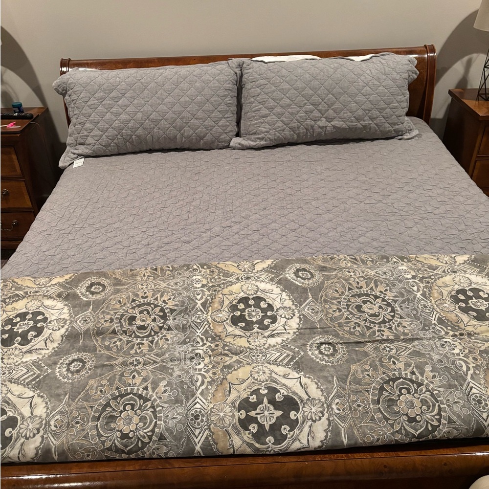Pottery Barn Begian Flax Linen King Quilt in Flagstone